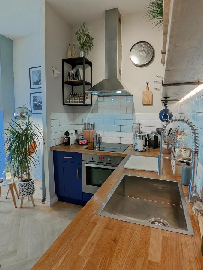 Spacious, Mid-Century 1 Bedroom Apartment Quedgeley Exterior photo