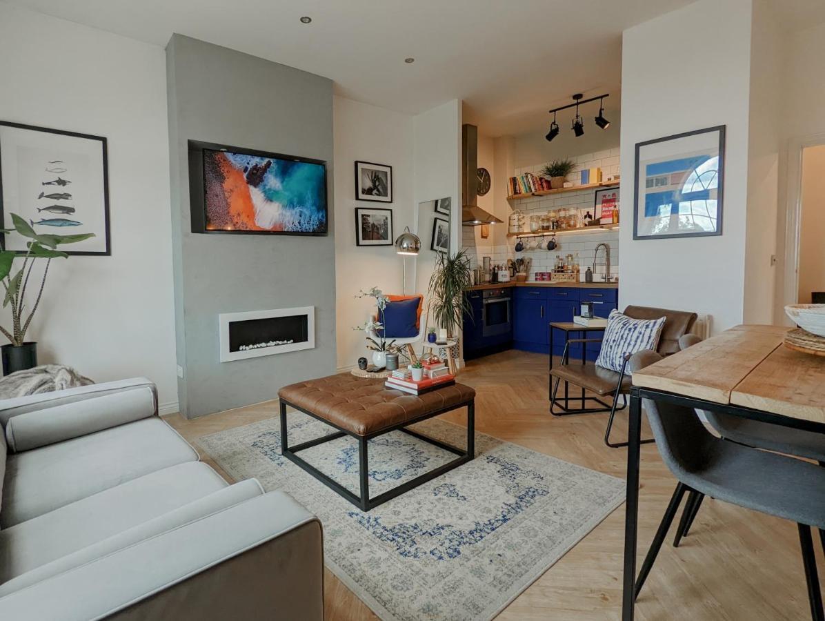 Spacious, Mid-Century 1 Bedroom Apartment Quedgeley Exterior photo